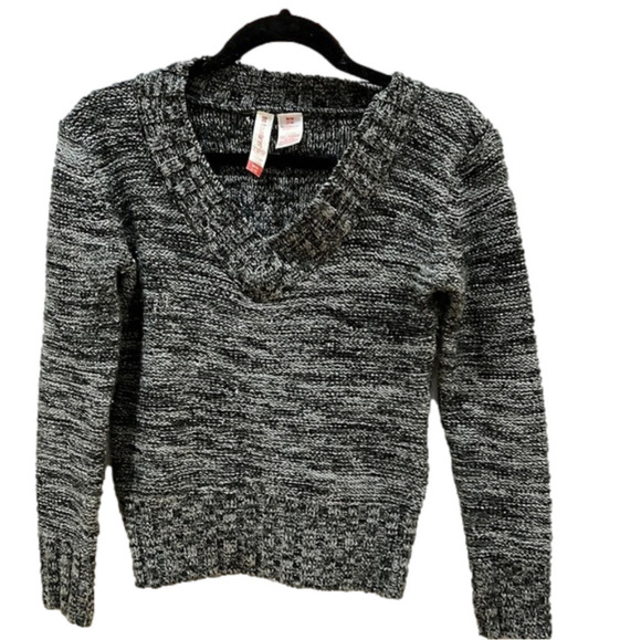 No Boundaries Black White and Silver Sweater - Picture 1 of 3